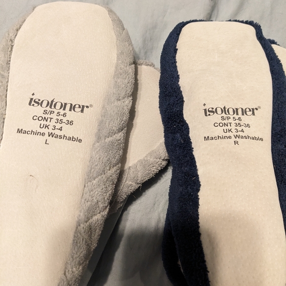 NWOT Isotoner slippers small 5-6 blue - Picture 2 of 2